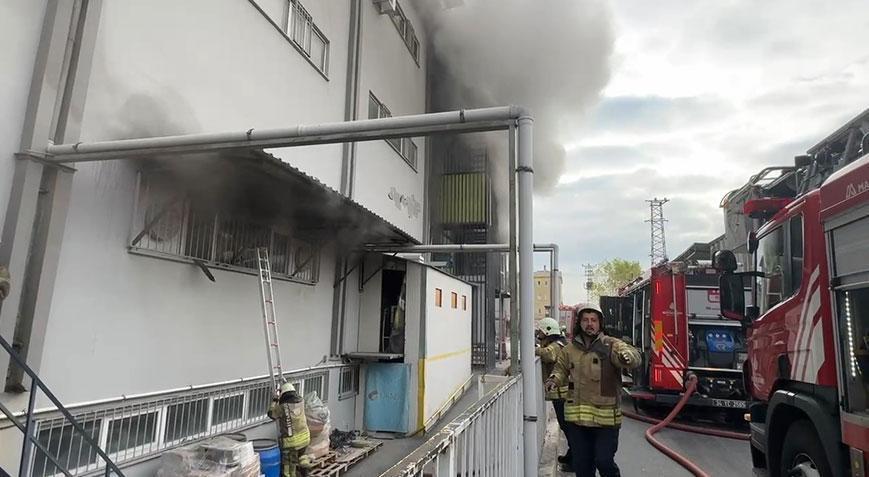 Avcılar’da iş hanında yangın! 2 kişi hastaneye kaldırıldı